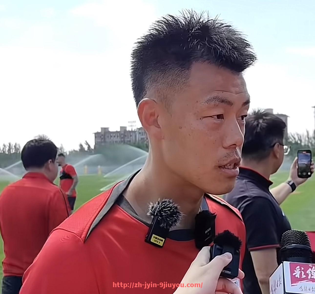 jiuyou九游娱乐-英超球员比赛前的准备工作与心理调节方法揭秘